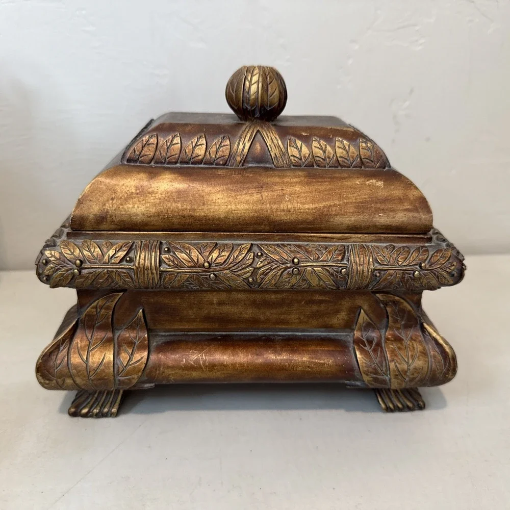 VTG Rectangular Island Motif Themed Trinket Box Embossed Gold Resin‎ Felt Footed